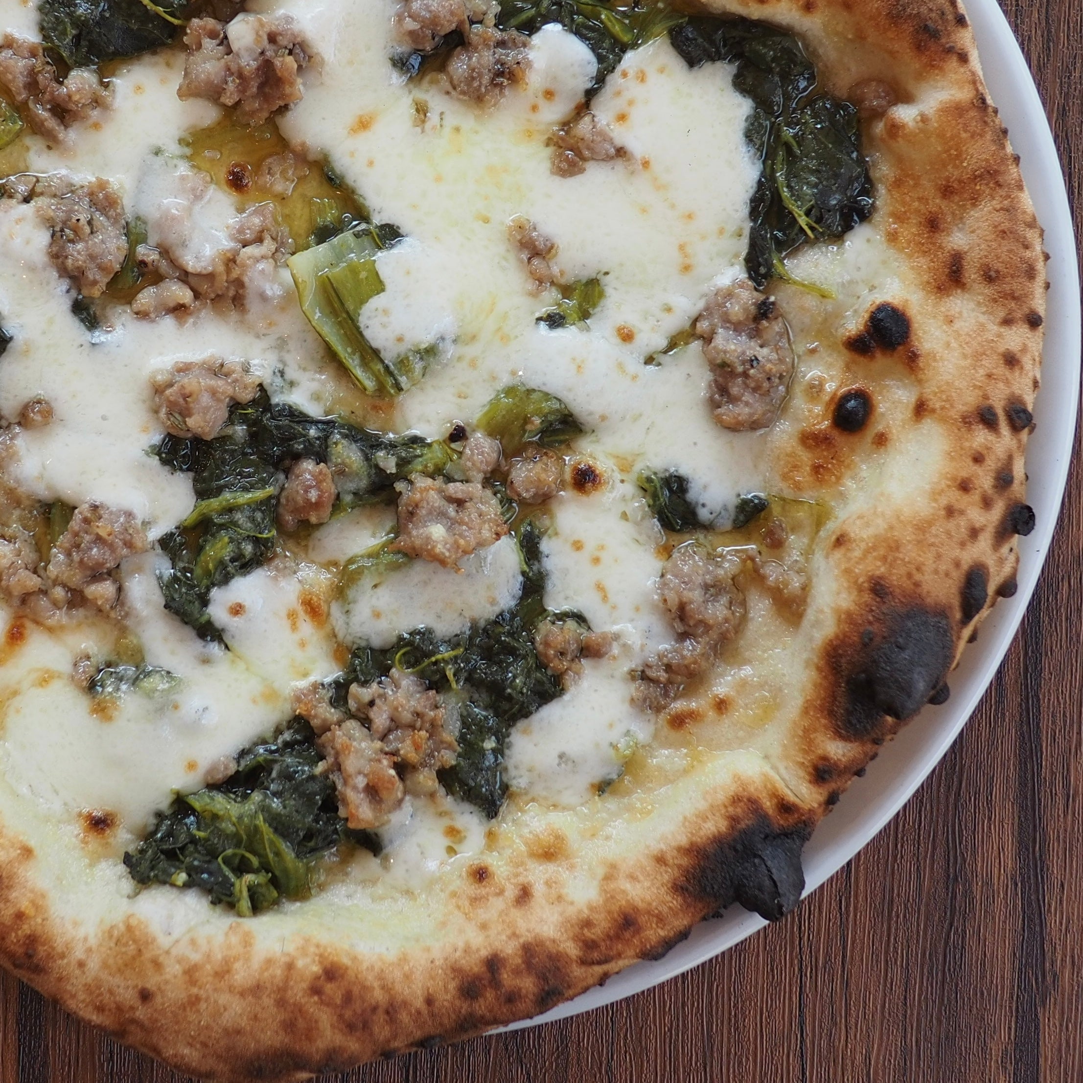 –　Online　ピッツァの世界大会第2位！季節青菜と自家製ソーセージの燻製モッツァレラチーズのピッツァ　森の国　Store